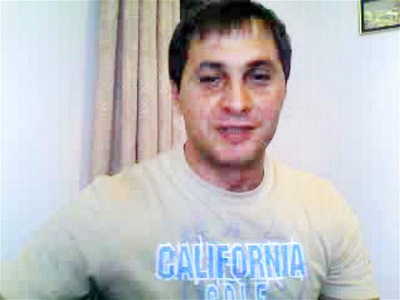 Alim Karmov na fotografii z videa, které poslal redaktorce MF DNES