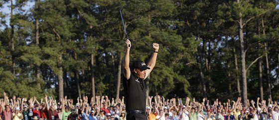 Nejvtí triumf Ameriky nad Evropou v tomto roce - Phil Mickelson vítzí "doma" na US Masters.