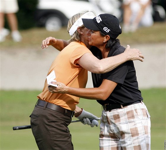 LPGA Legends Tour Open Championship 2009 - Sally Littleová (vlevo) a Sherri Steinhauerová.