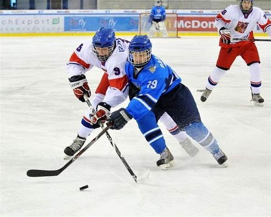 Momentka z utkání eských hokejist do 18 let s Finskem. 