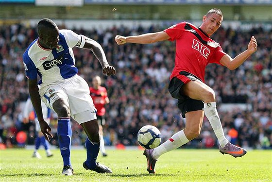 Federico Macheda z Manchesteru United (vpravo).