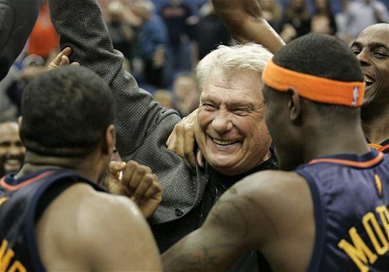 Don Nelson a jeho mui budou mít v Golden State Warriors nového éfa.