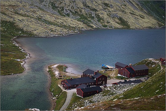 Norsko, Národní park Rondane, jezero Rondvatnet a chaty Rondvassbu