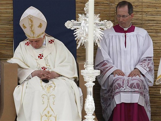 Papei bhem ve v maltské Vallet únavou klesla hlava.