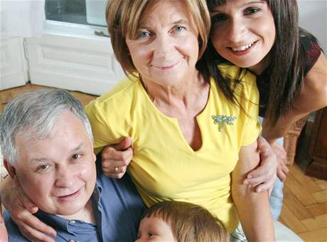 Maria Kaczynsk s manelem, dcerou a vnukou.