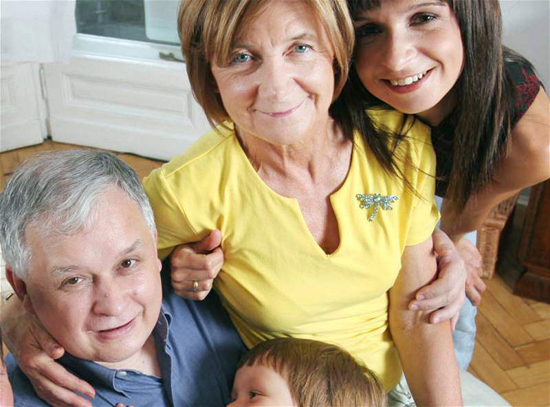 Maria Kaczynská s manelem, dcerou a vnukou.