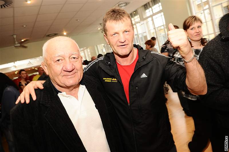 Zdenk Srstka s boxerem Rostislavem Osikou