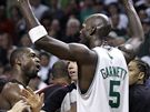 STRKANICE V NBA: Kevin Garnett (vpravo) z Bostonu Celtics a Dwyane Wade z Miami Heat se zapojili do sporu