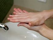 Mytí rukou bez chyb: zkontrolujte, zda postupujete správně