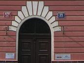 D�m na pra�ském �i�kov� v Bo�ivojov� ulici hostí p�es 900 firem.
