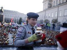 Lid z celho Polska se pijdj do Varavy poklonit pamtce prezidentskho pru (15. dubna 2010)