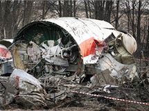 Msto havrie Tupolevu TU-154M u ruskho Smolensku. V letadle zahynuly polsk politick piky vetn prezidenta Kaczynskho. (11. dubna 2010)