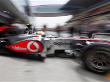 Hamilton s McLarenem v tetm trninku GP ny.