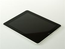 Apple iPad - shora vypad jako velk iPhone, rozmrem se bl formtu A4. Na prvn pohled psob elegantn, v ruce je "pjemn tk"