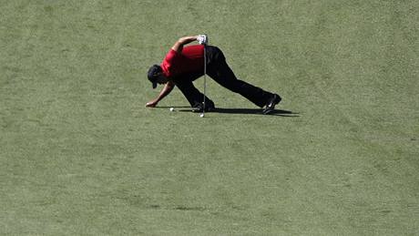 Tiger Woods a jeho píprava na ránu pi Masters 2010.