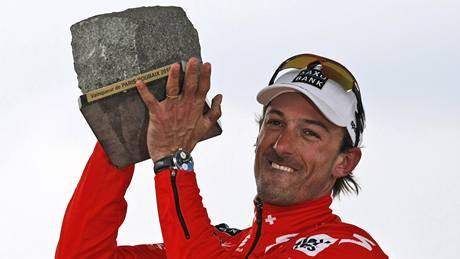 Fabian Cancellara se raduje z triumfu v závod Paí- Roubaix