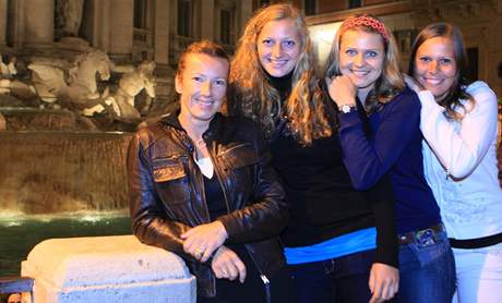 Kvta Peschkeov, Petra Kvitov, Lucie afov a Lucie Hradeck fontny di Trevi v m 