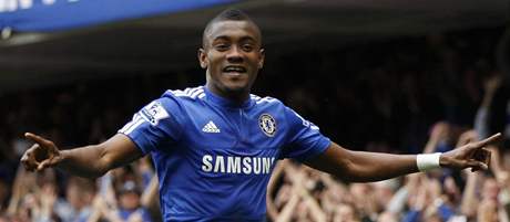 Salomon Kalou z Chelsea se raduje ze svho glu