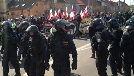 Pochod radikál v Plzni, kterého se ák úastnil.