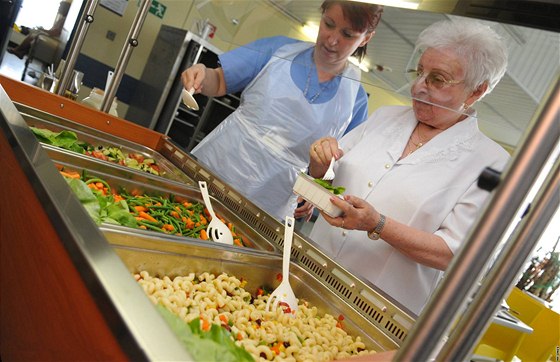 Nový salátový bar na oddlení gastroenterologie v brnnské Fakultní nemocnici v Bohunicích.