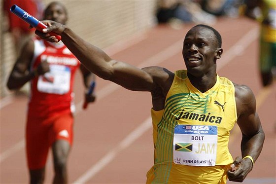 PRVNÍ LETONÍ TRIUMF. Svtový rekordman Usain Bolt si pipsal skvlý as na letmé stovce.