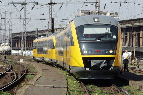 Na trat vyjely luté vlaky RegioJet spolenosti Student Agency.