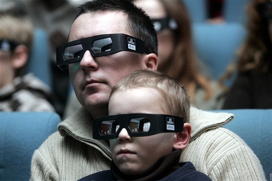 Diváci sledují 3D film