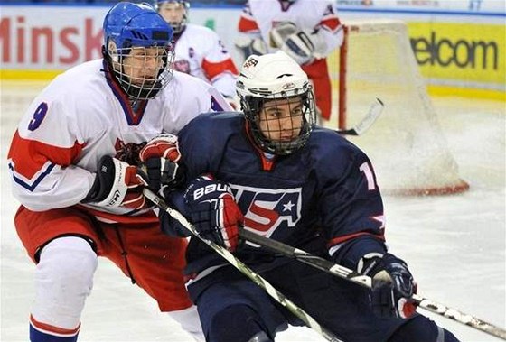 Amerití hokejisté do 18 let si v play-off MS poradili nejprve s echy, poté podobným zpsobem deklasovali Finsko - ilustraní foto.