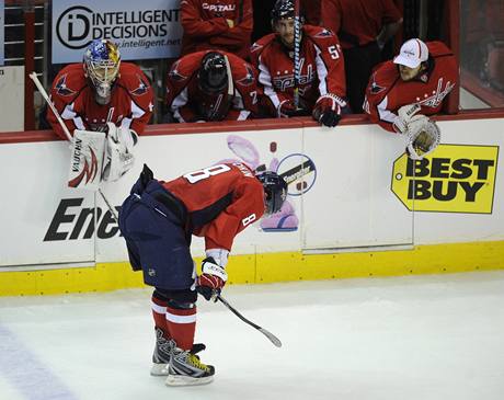 Zklaman hvzda Washingtonu Alexandr Ovekin po vyazen ze Stanley Cupu.