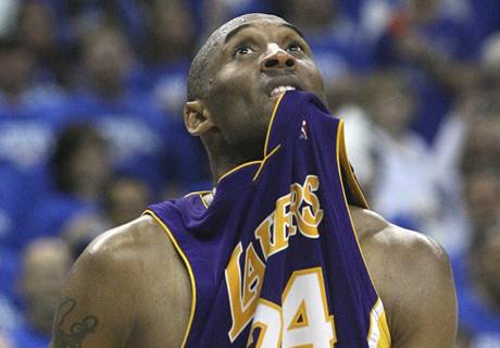 Kobe Bryant z LA Lakers zklaman po prohe v Oklahoma City
