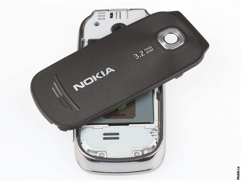 Na první pohled vypadá nová Nokia skuten dobe.