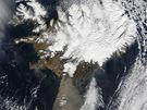 Sopený popel se íí z Islandu smrem na jih (20. dubna 2010)