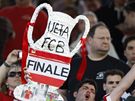 FANDM JE TO JASNÉ: píznivci Bayernu oznamují, e jejich tým se ve finále Ligy mistr stetne s Barcelonou