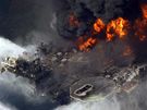 Po poáru ropné ploiny v Mexickém zálivu hrozí její zícení (21. dubna 2010)