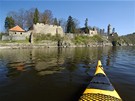 Zvíkov z hladiny Otavy