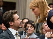 Z filmu Iron Man 2 (Robert Downey Jr. a Gwyneth Paltrowov)