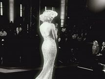 Jennifer Lopezov jako Marilyn 