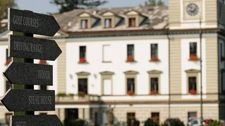 Golf resort Konopi�t� - klubovna.