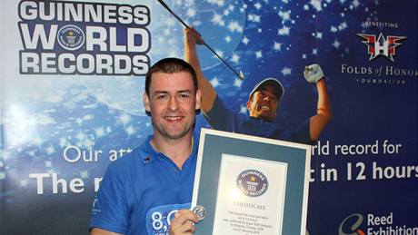 Nigel Mangan, dr�itel rekordu v po�tu odehraných golfových mí�� na �as.