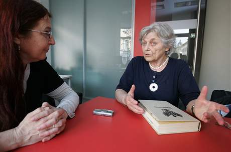 Historika Milena Flodrov s redaktorkou Janou Soukupovou.