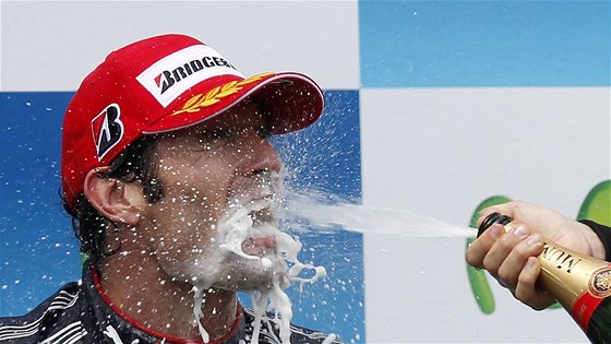 Mark Webber slaví vítzství ve Velké cen panlska