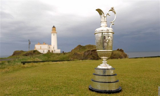 Slavný Claret Jug pro vítze The Open na hiti v Turnberry.