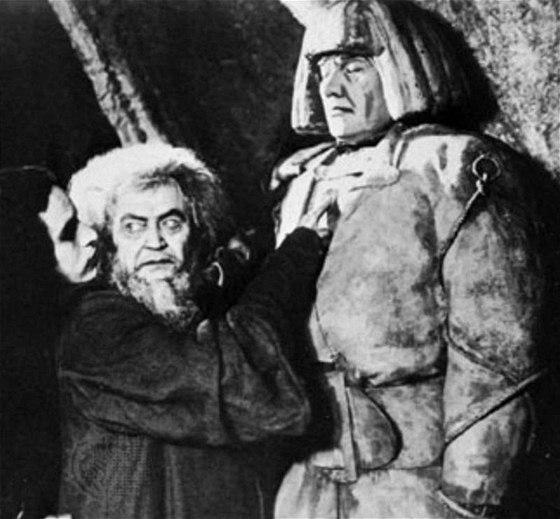 ilustraní snímek rabiho Löwa a jeho Golema pochází z nmeckého expresionistického filmu Golem z roku 1920