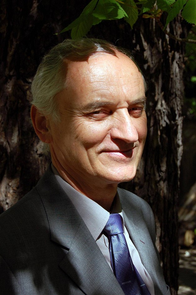 Profesor Lumír Hanu� 