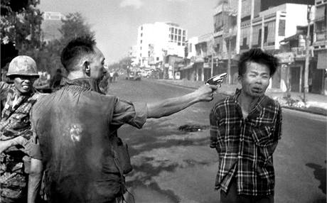 Jihovietnamsk generl Nguyen Ngoc Loan stl 1. nora 1968 na ulici Saigionu do hlavy dajnho dstojnka Saigonu Nguyen Van Lema, znmho jako Bay Lop.