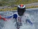 Jorge Lorenzo skáe do jezírka po vítzné Velké cen panlska v Jerezu