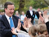 Posledn hodiny volebn kampan. Na snmku David Cameron v Newtownu ve Walesu (5. kvtna 2010)
