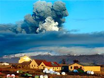 Erupce islandsk sopky Eyjafjallajokull.