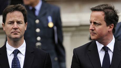 Nick Clegg a David Cameron (8. kvtna 2010)