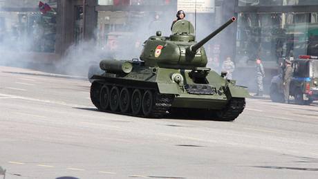 Vojenská p�ehlídka p�i ruských oslavách 65. výro�í vít�zství v II. sv�tové válce (9. kv�tna 2010)